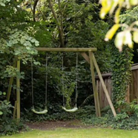 House With Large Garden, Campfire Hut *