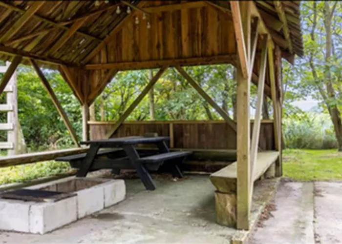 House With Large Garden, Campfire Hut *