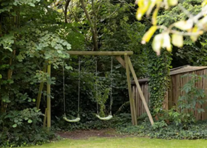 House With Large Garden, Campfire Hut *